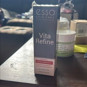 Essa Vita Refine Gray and Pink Cleanser Exfoliant